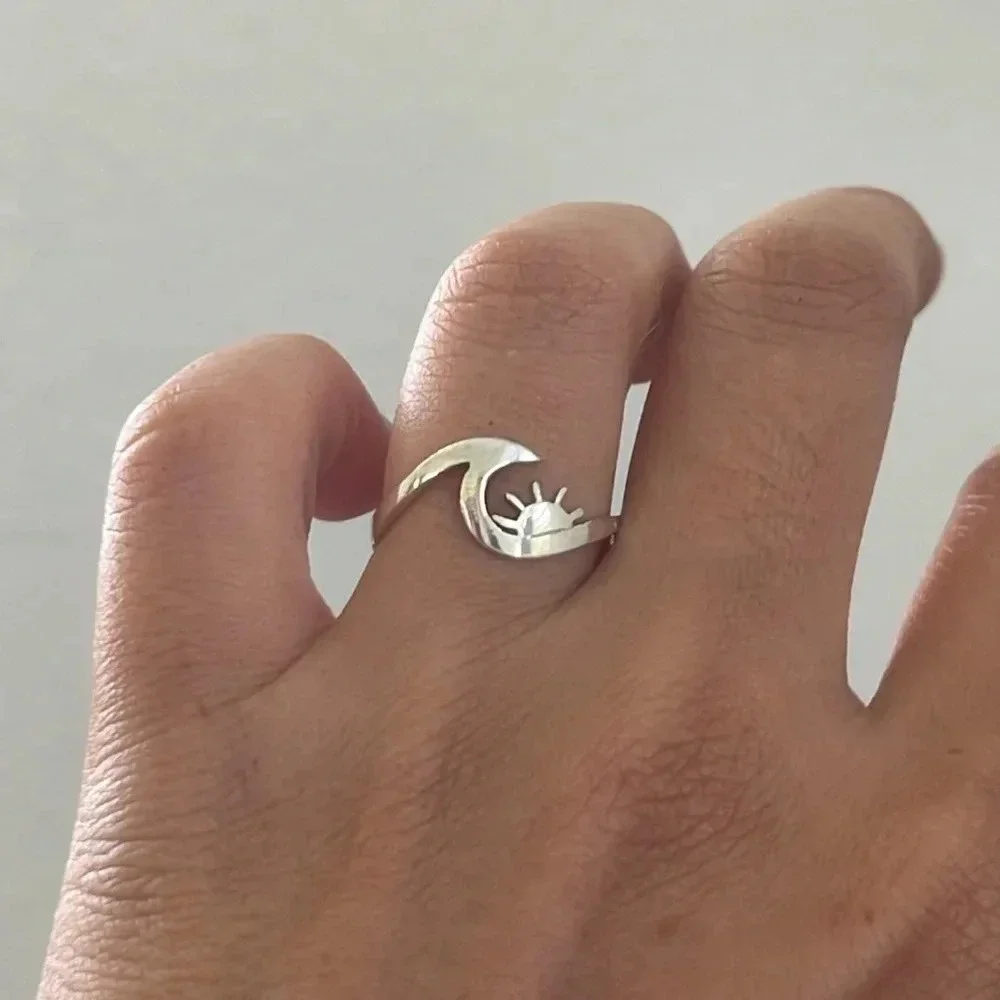 925 Sterling Silver Sunset Wave Band Ring. - Picture 2 of 4